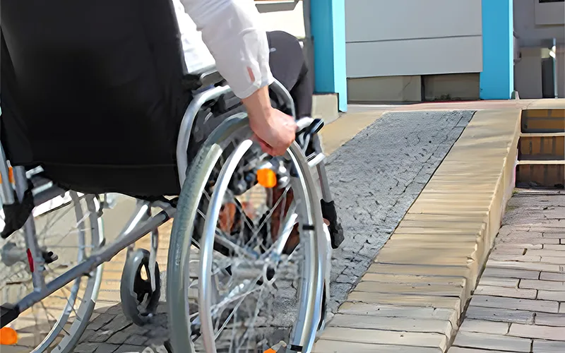 Rampe d'accès pour un établissements recevant du public à Toulouse